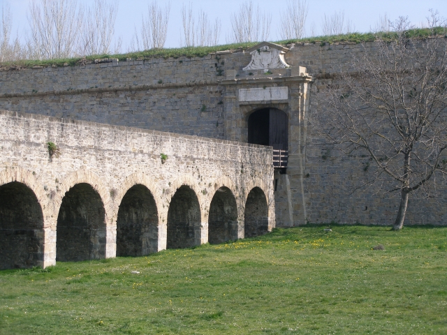 Las murallas que rodean Pamplona
